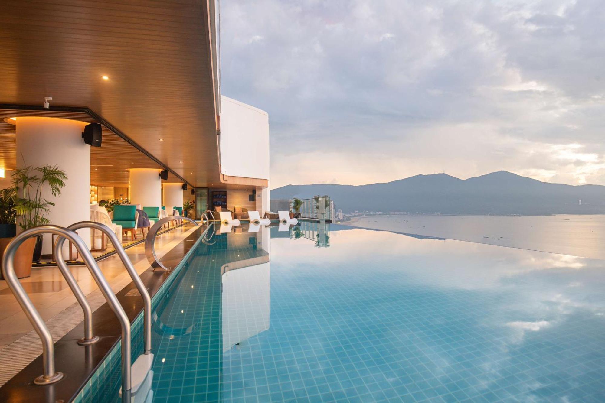 Khách sạn Radisson
