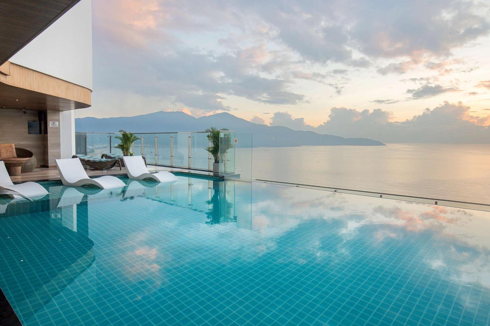 Radisson Khách sạn
